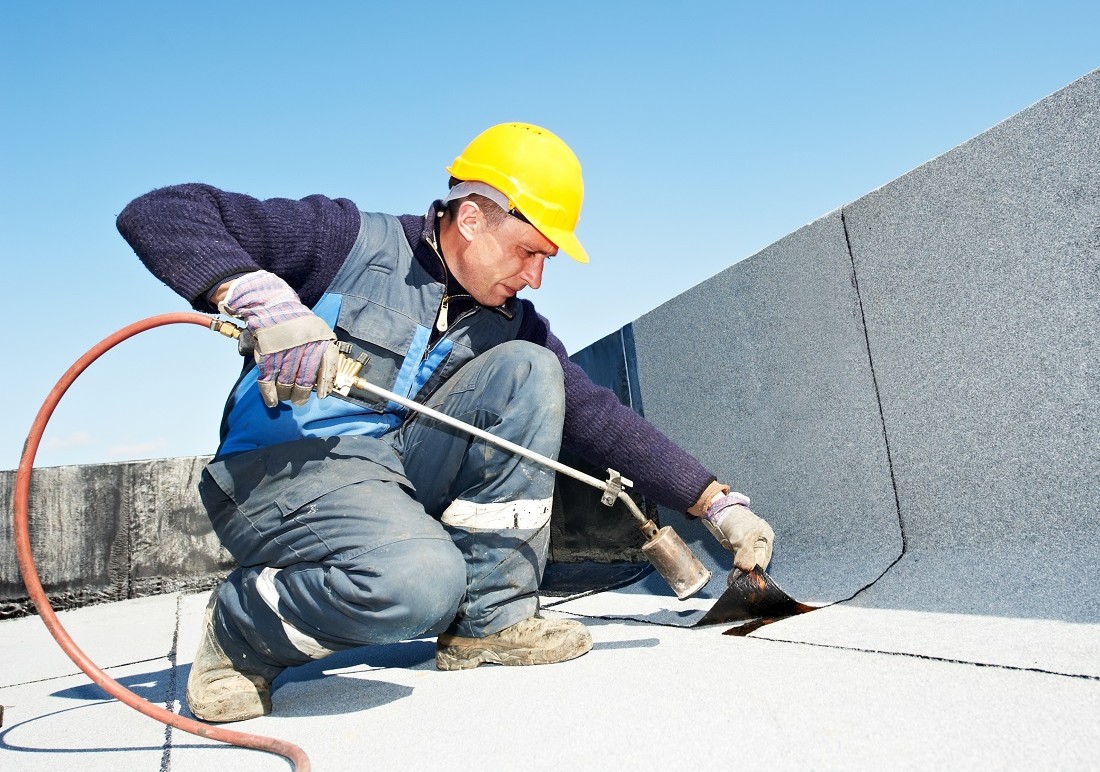 Tổng hợp các loại keo chống dột hữu ích trong mùa mưa bão
